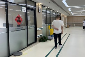 26岁小伙脑卒中后偏瘫 康复50天实现独立行走